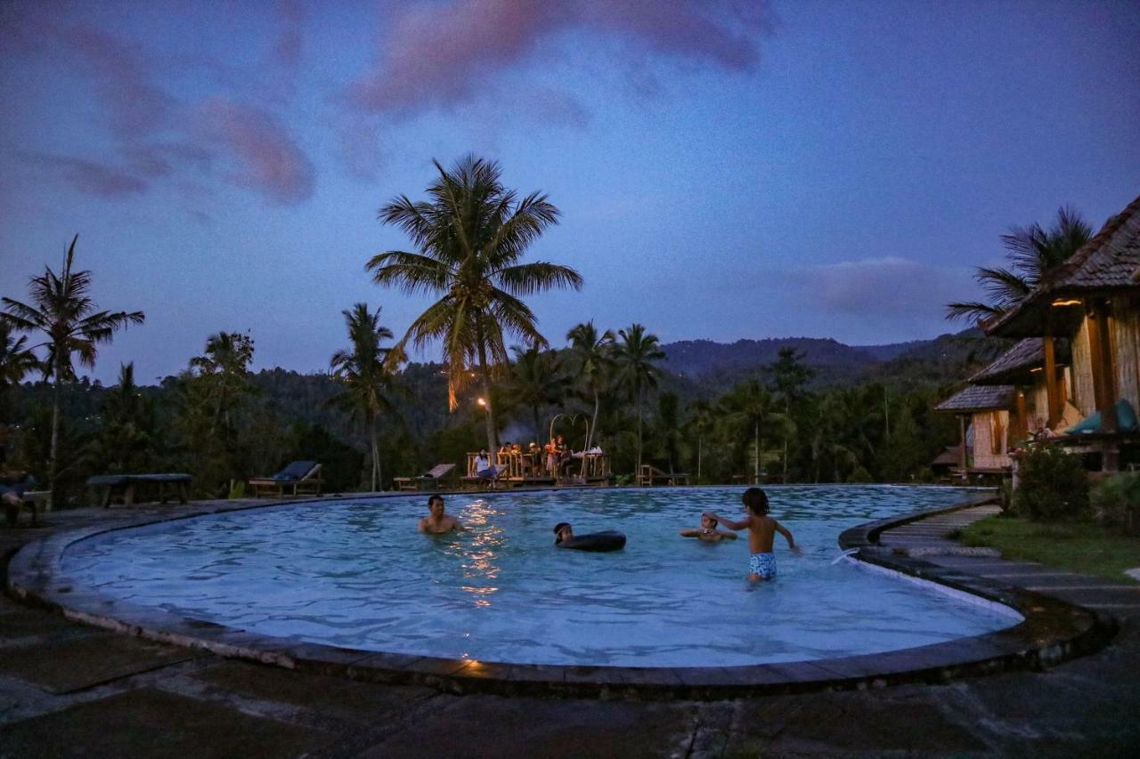 Puri Sunny Camp Villa Munduk Екстериор снимка